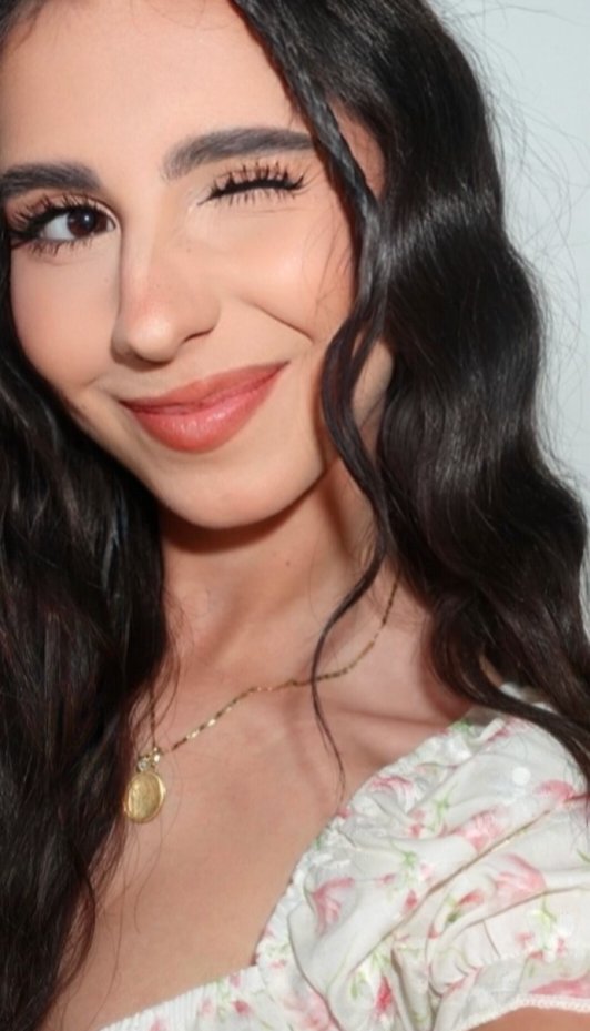 MRF_Queens's tweet image. Aloonea c'est grave de poster des photos comme ça... Quelle Reine 😍👑 

#Aloonea #Twitch