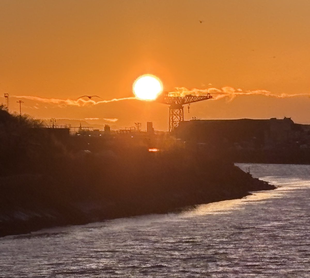 catrionaduggan's tweet image. Sun setting on a beautiful day in Glasgow 
#Glasgow 🩷