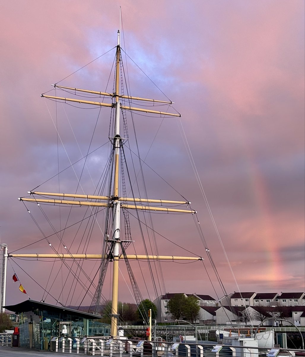 catrionaduggan's tweet image. Sun setting on a beautiful day in Glasgow 
#Glasgow 🩷