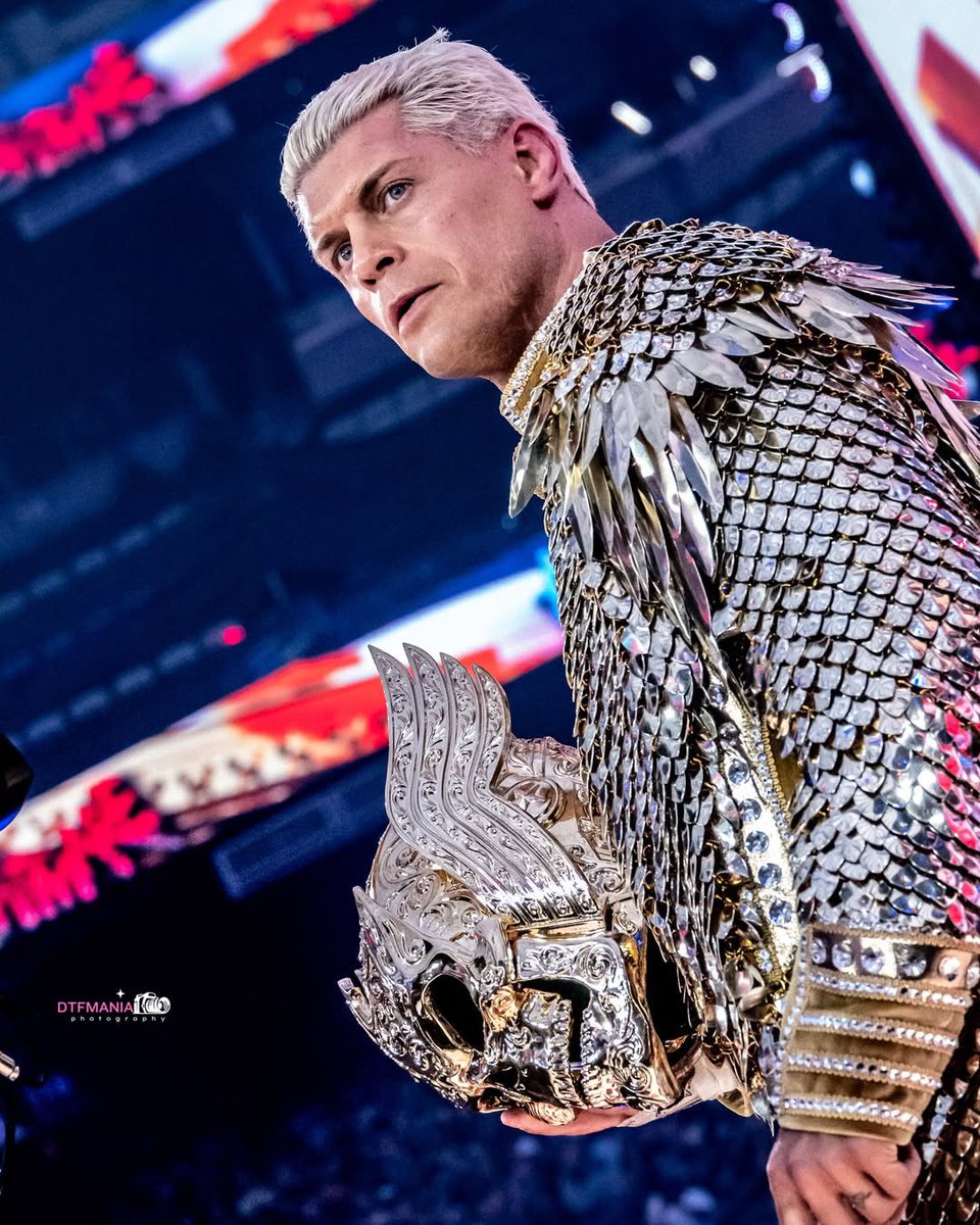 CodyPinterest's tweet photo. 📸 : @DtfMania 

#Wrestlemania 
@CodyRhodes https://t.co/KKjRkR5xbY