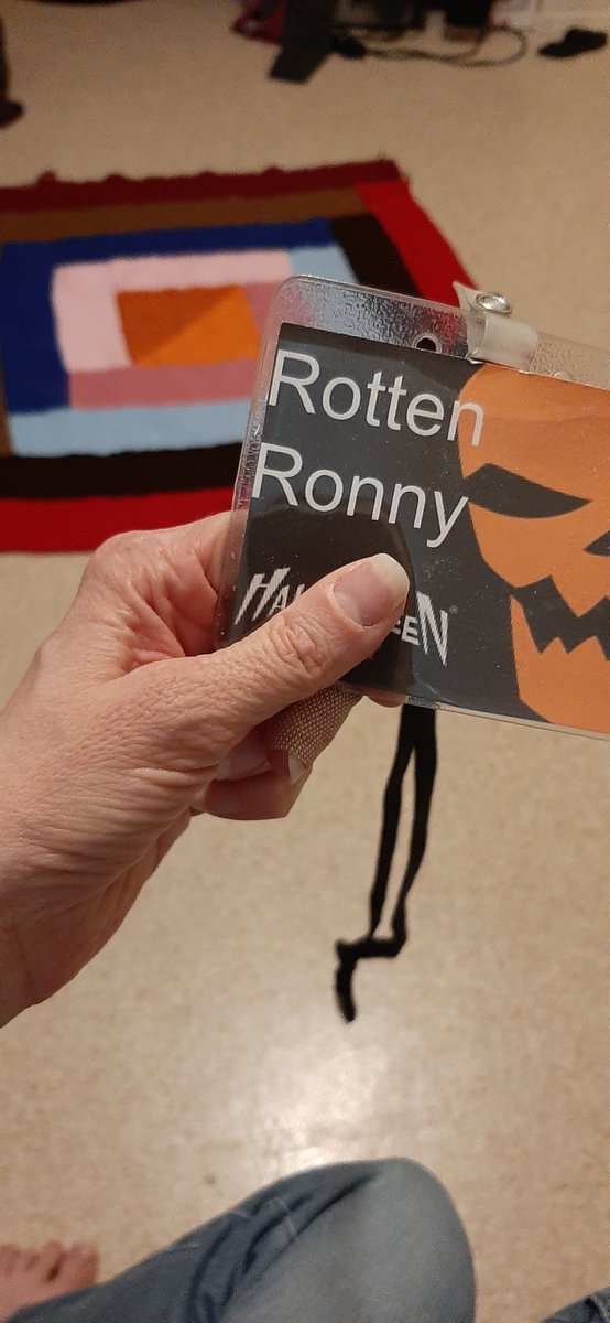 McKenzieKids's tweet image. This is the most peculiar thing that I have found in my drawer today. Name tag I've ever had.
#timetogo #Imnotrotten #rudeemployer