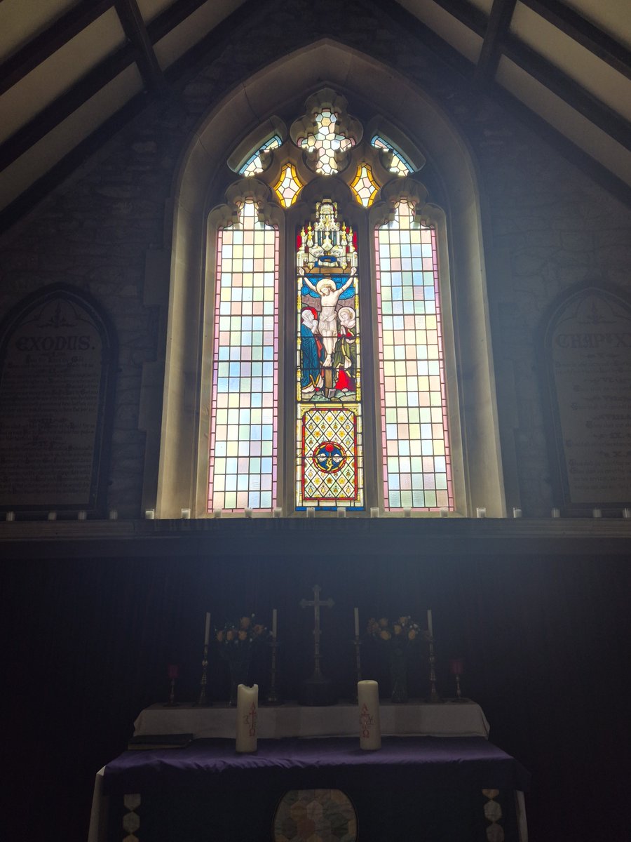 TheHistoryMouse's tweet image. Sacrifice...

#StMartinNorthStoke #Somerset for #StaindGlassSunday