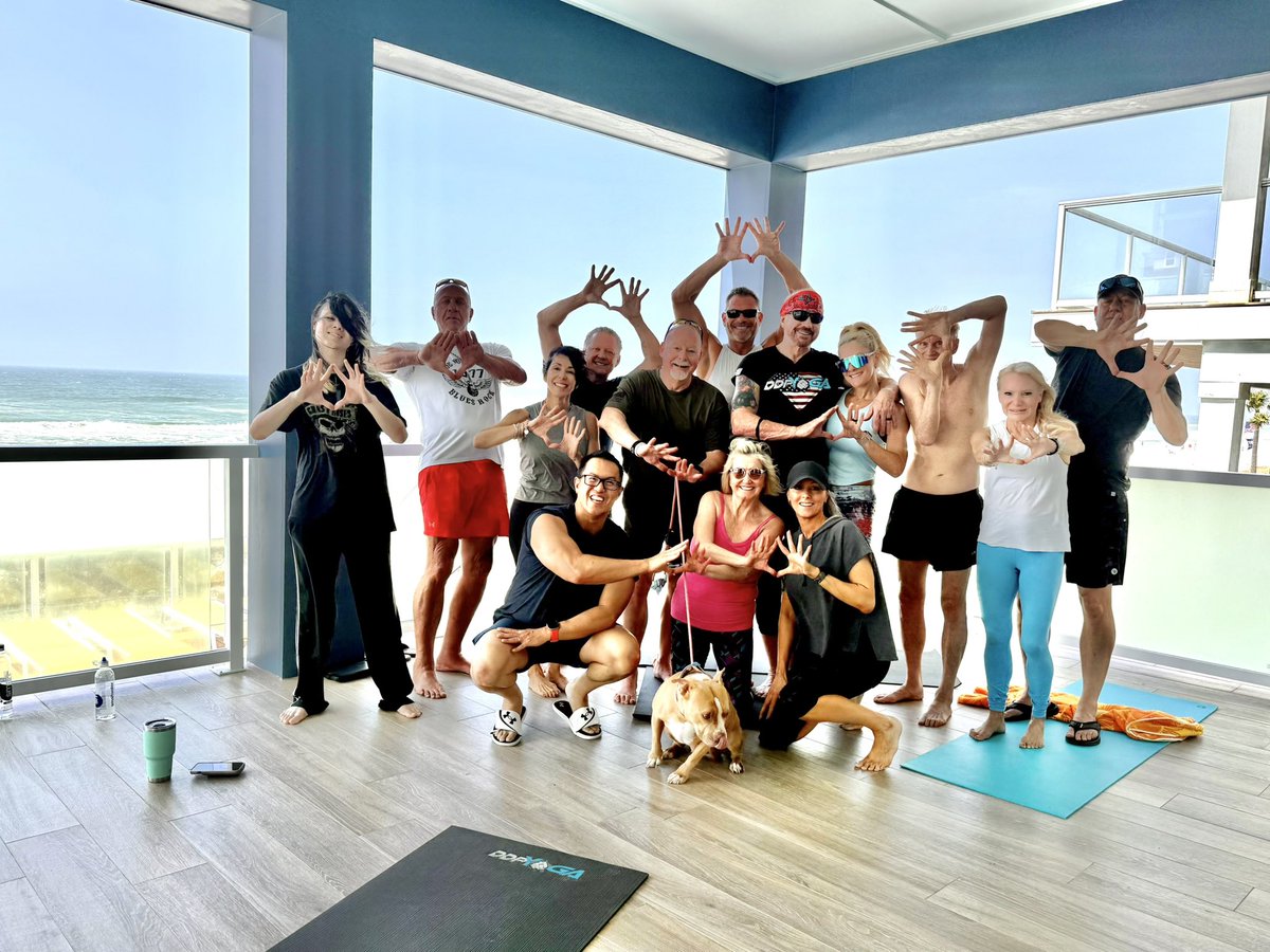 RealDDP's tweet image. With a heavy heart, I want to send my sincere condolences to the family of my brother, Mark Hildreth—aka WCW’s “Van Hammer.”

I first met Hammer when I was managing the Fabulous Freebirds. He was a beast of a man—6’4”, 285— he was shredded, I remember Dusty taking one look at him