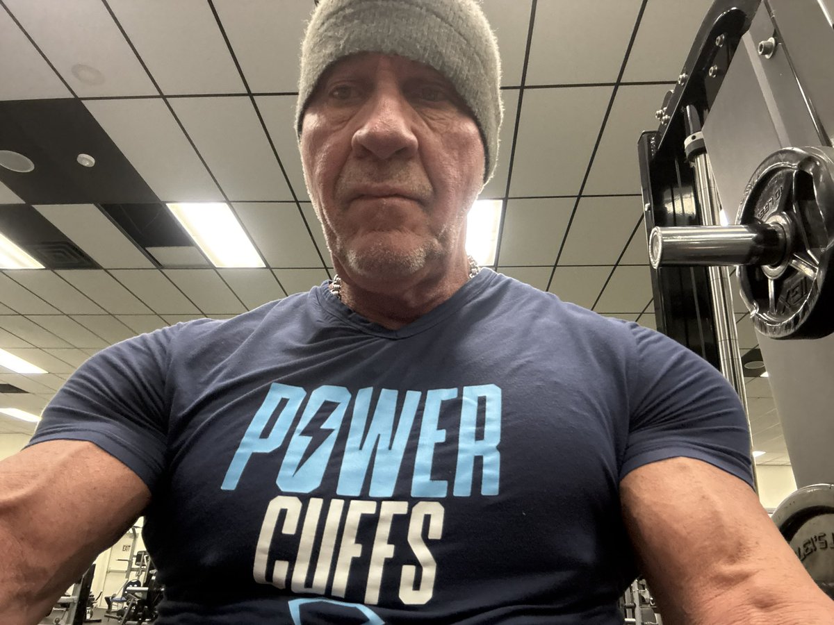 RealDDP's tweet image. With a heavy heart, I want to send my sincere condolences to the family of my brother, Mark Hildreth—aka WCW’s “Van Hammer.”

I first met Hammer when I was managing the Fabulous Freebirds. He was a beast of a man—6’4”, 285— he was shredded, I remember Dusty taking one look at him