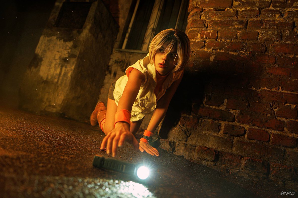 D10216_'s tweet photo. ..Is every person here a mental case?

#Cosplay #SilentHill #HeatherMason #SilentHill #Games https://t.co/qDlnJLKzri