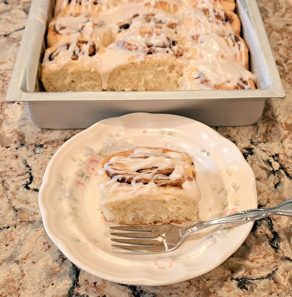 AnneSchlegel1's tweet image. Cinnamon rolls to wish everyone a great day and week!  #delicious #homemade #Food