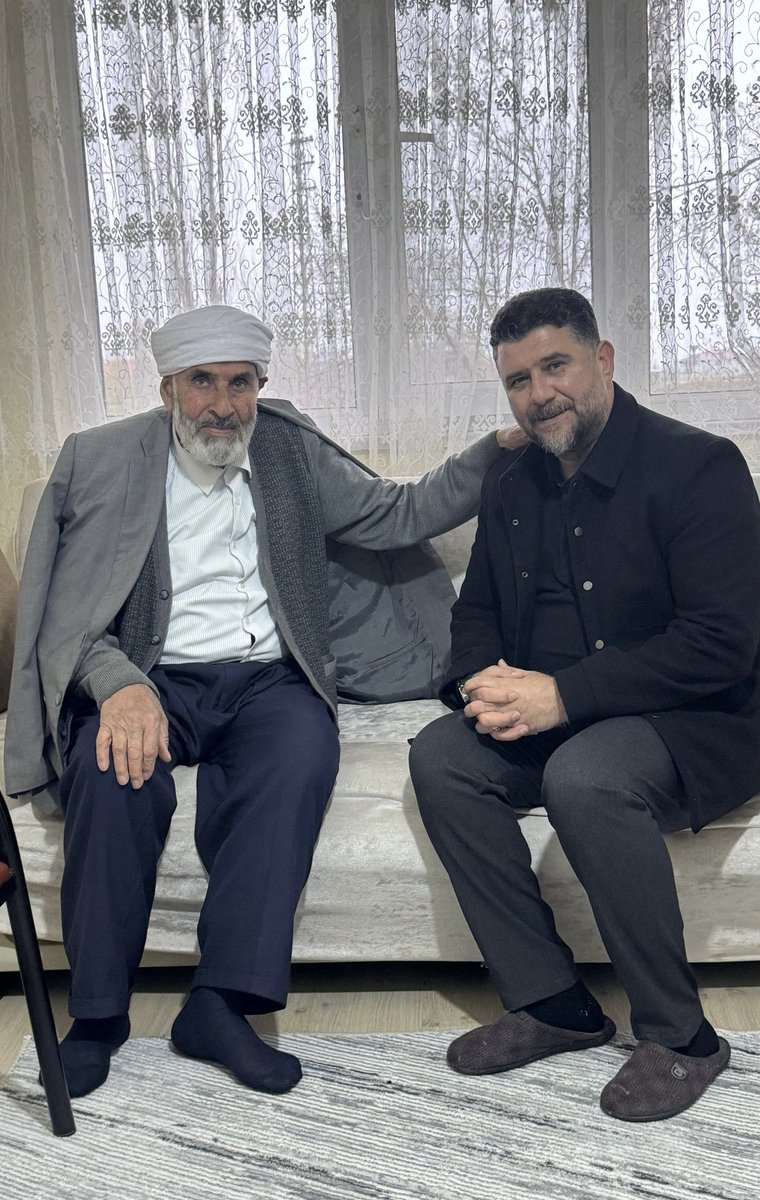 *
Şehrimizin ve Korkut ilçemizin kıymetli büyüklerinden Seyda şeyh Faik amcamızı ziyaret edip hayr dualarını ve bizlere nasihatlerini aldık…
Allah değerlerimizin ve bereketlerinin eksikliğini vermesin inşallah…