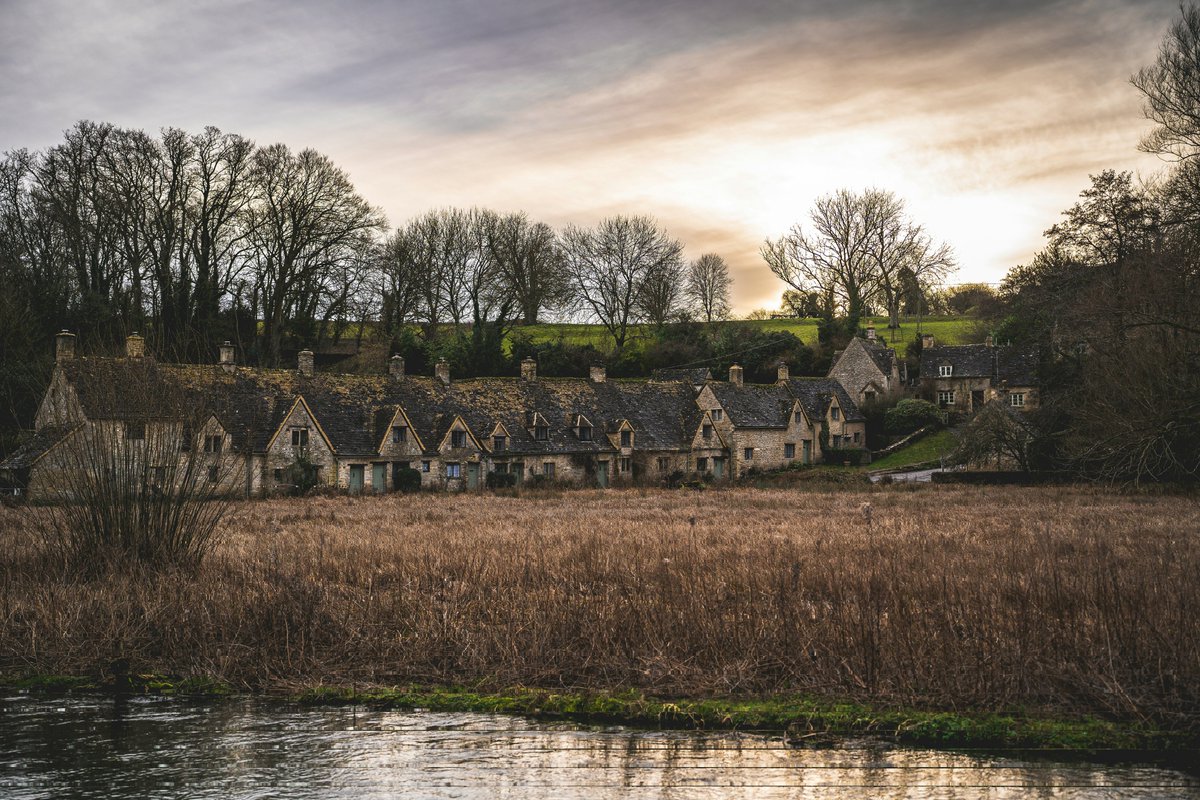 miraculousearth's tweet image. 📷 Photo 277:
📍Bibury, UK

​Have you ever lived in a house older than 100 years?
#UK #Travel #Earth