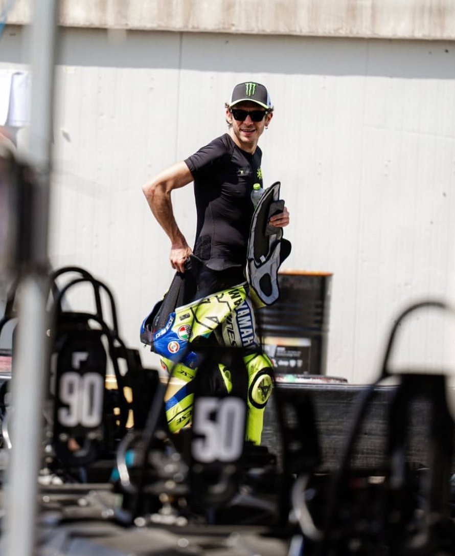 4644 files™ tweet media