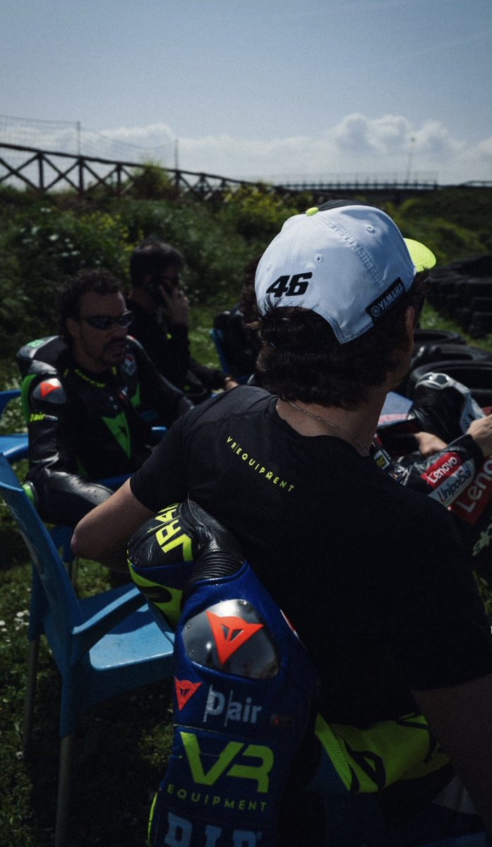 4644 files™ tweet media