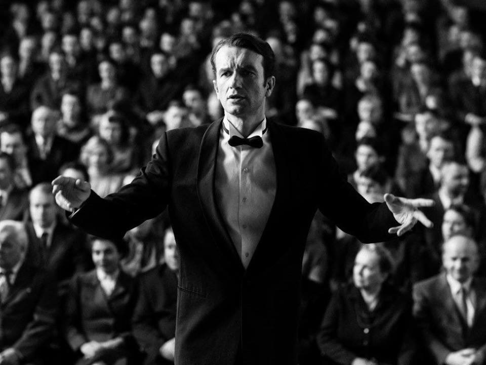 une femme tweet media