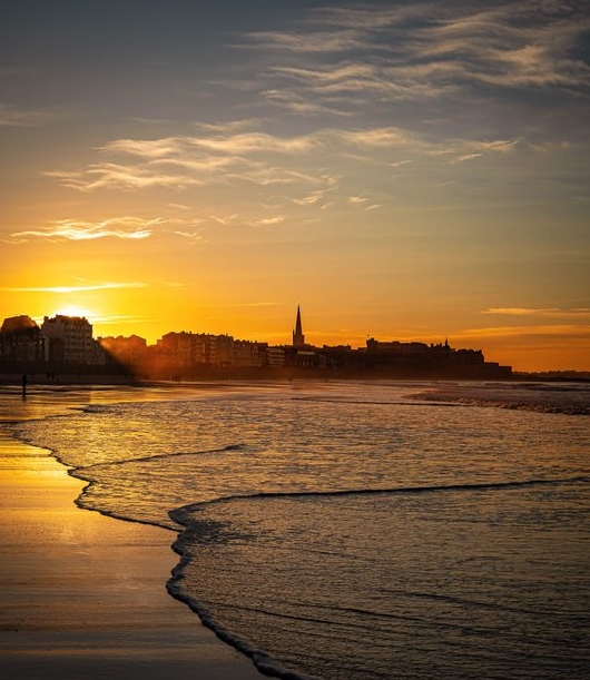 Gsterre's tweet image. Superbe vue de Saint-Malo en Ille-et-Vilaine par Jacques Madrol #Bretagne #MagnifiqueBretagne #BaladeSympa #MagnifiqueFrance