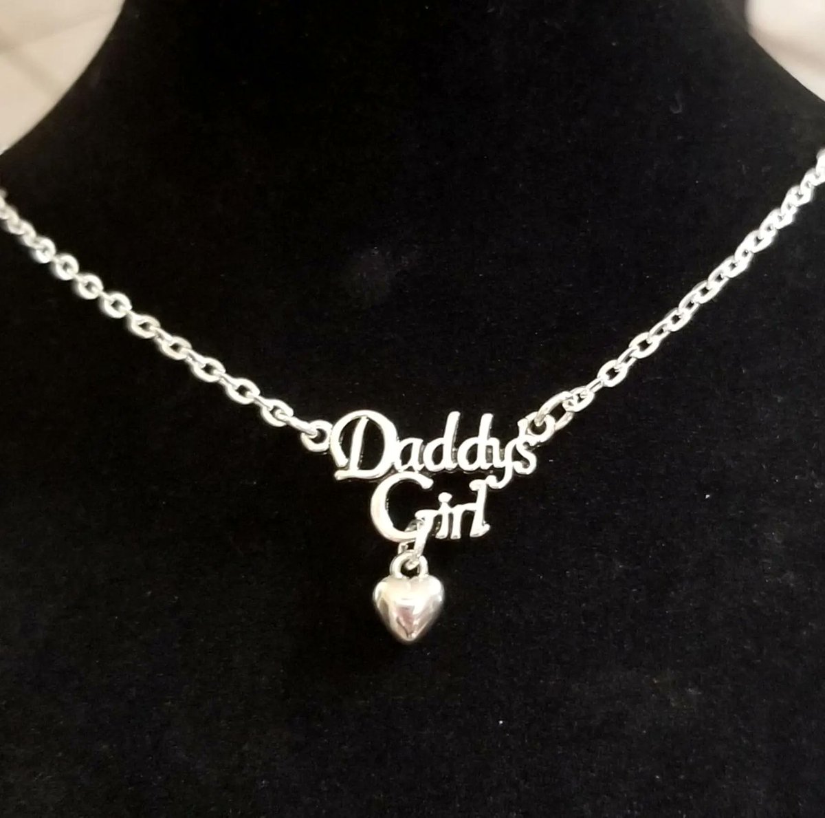 TrendingNowGift's tweet image. Silver Daddys Girl Necklace #jewelry #necklace #daughter #daughters #daughternecklace #fatherdaughter #daddydaughter #daddaughter #daddysgirl #giftforher #handmadejewelry #handmadegift #etsy 

 etsy.me/4hWMFE3 via @Etsy