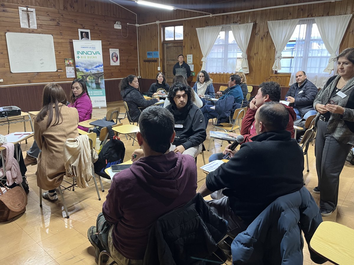 InnovativaDE's tweet photo. Con el modulo "Entendiendo la Innovación desde lo Local", dimos inicio al Programa de Formación en Gestión de Innovación para Emprendedores de la comuna de Rio Bueno: https://t.co/oz8gLVm5i6. Iniciativa financiada por @fomentolosrios y ejecutada por @InnovativaDE https://t.co/jQ8SJddnvs
