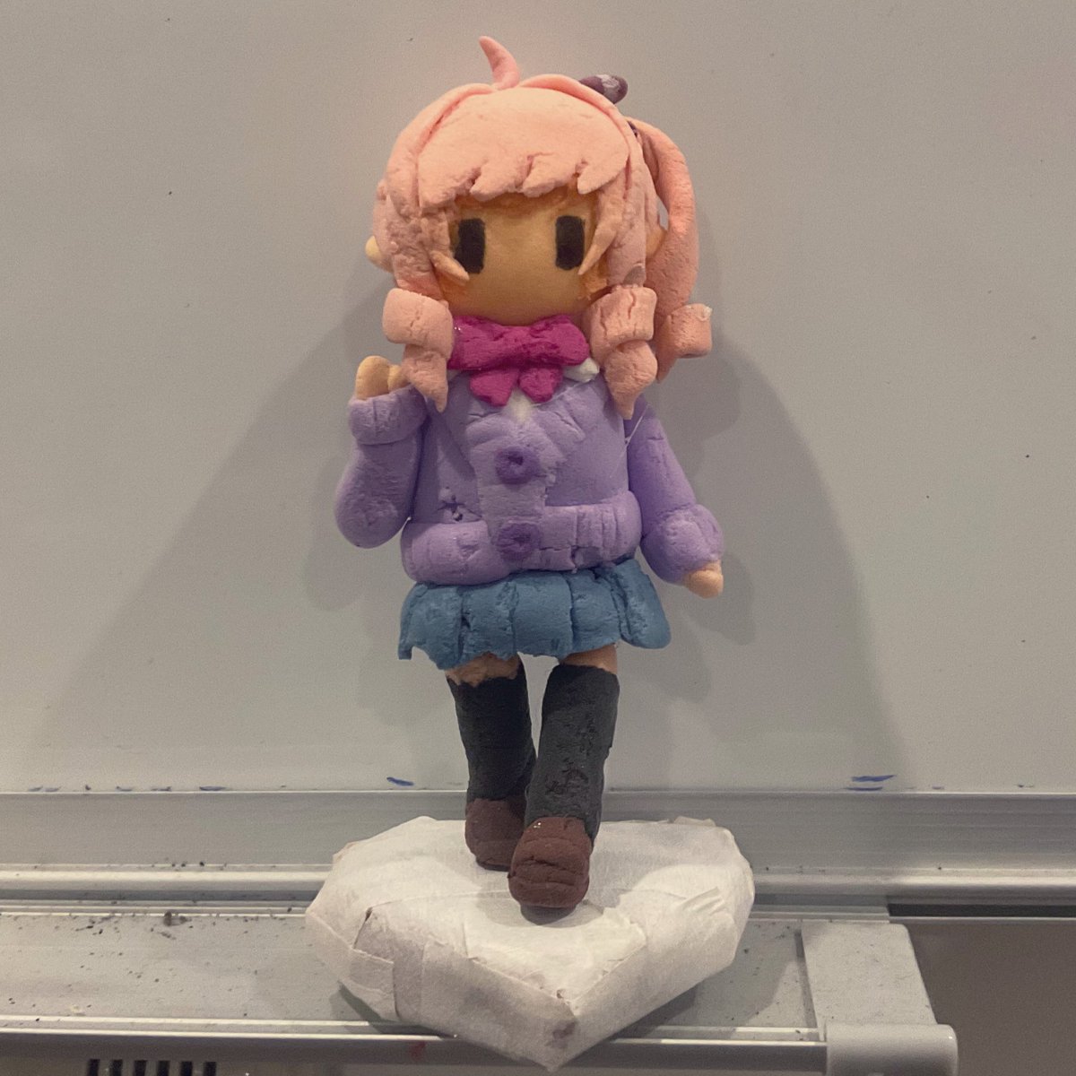 kusaregedouxx's tweet image. she’s barely even an apple tall 

#akiyamamizuki #mizuki #prsk_fa #暁山瑞希