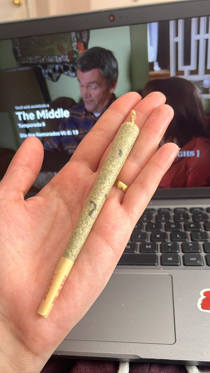 Dra Maconha; The Life of a Stoner Girl tweet media