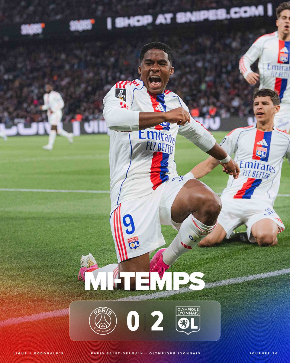 OL's tweet image. On mène à la pause 💪🔥

Auteurs d'une très bonne entame de match, nos Gones ont été récompensés en inscrivant deux buts d'emblée dans cette partie 🤩🔴🔵

On continue dans 15 minutes les gars ! 👊

0-2 #PSGOL
