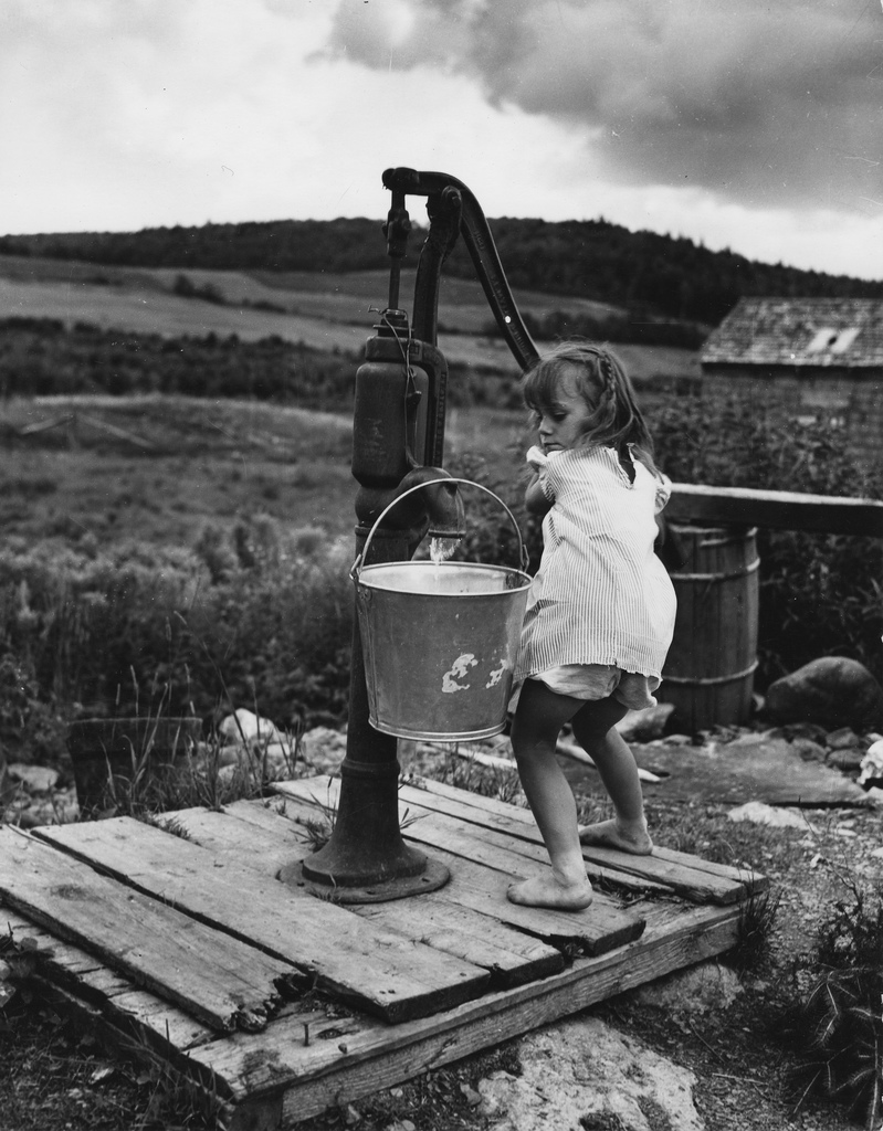 Chlodnyodcien's tweet image. John Collier
Aroostook County, Maine, August 1942
#childhood