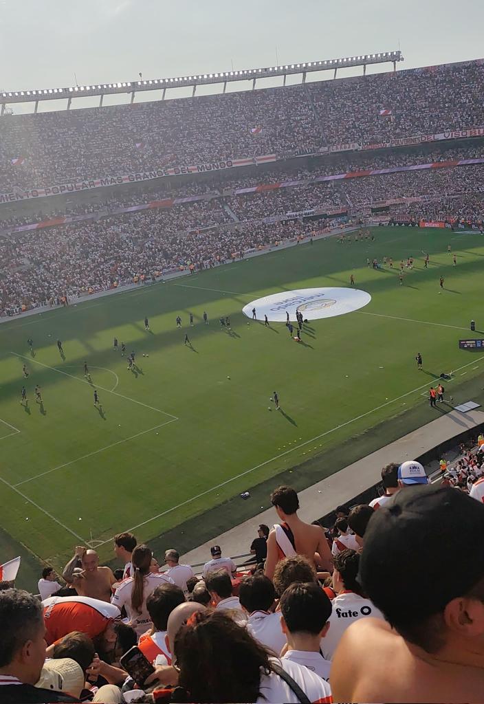 _crisenberg_'s tweet photo. Yo veo bastante bien el campo de juego, capaz podríamos sacarle una tribuna así paredes se siente cómodo https://t.co/QlliWt63PK