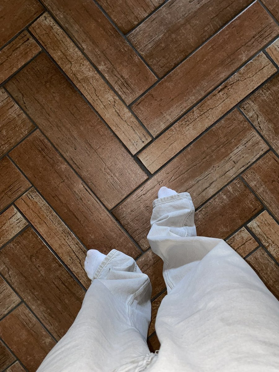 deslizando pela casa ate se machucar da silva