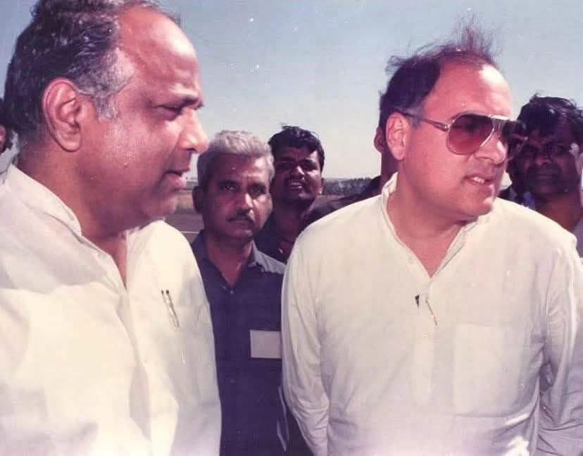 राजीव गांधींनी पंचायती राज व्यवस्थे अंतर्गत देशभरात महिलांसाठी ३३% आरक्षण लागू केले होतं आणि त्यानंतर शरद पवारांनी महाराष्ट्रात ते ५०% पर्यंत वाढवले.

अशी स्पष्ट कामगिरी असूनही, जर काही नेते असा दावा करत असतील की विरोधी पक्ष महिला आरक्षणाच्या विरोधात आहेत, तर हे दावे किती खोटे