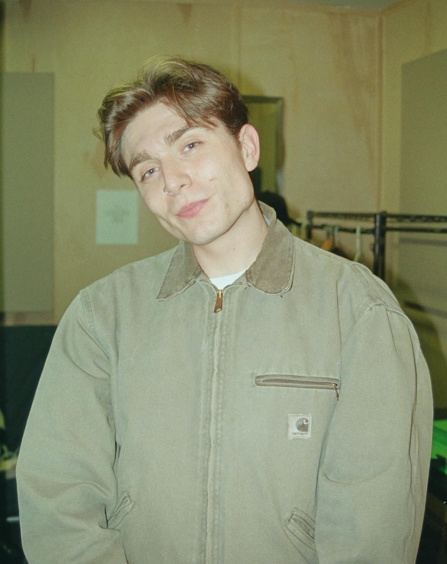 arms length updates tweet media