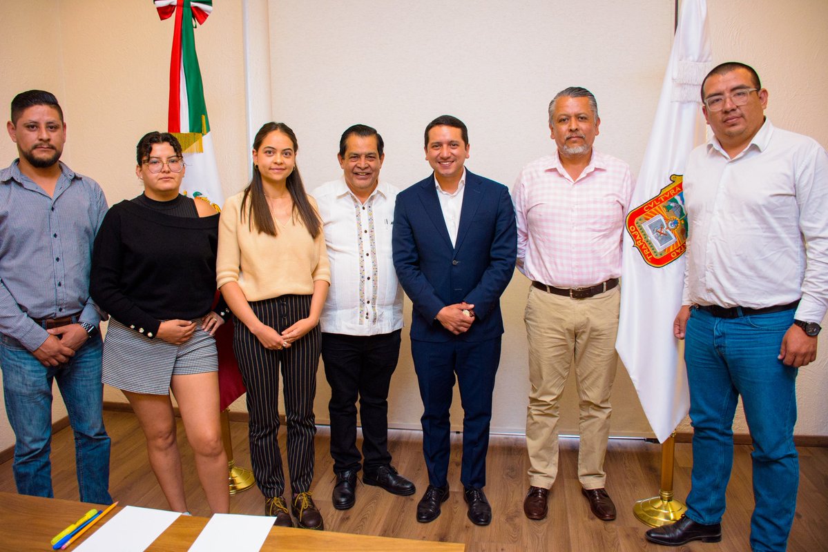 SEMOV_Edomex's tweet image. 🤝 Dando seguimiento a proyectos y acciones en el municipio de #Jilotepec, el Secretario @JuanHugoNez,  sostuvo una reunión de trabajo con el Presidente Municipal, Rodolfo Noguez, para impulsar temas de movilidad que mejoran la calidad de vida de las familias. #ElPoderDeServir