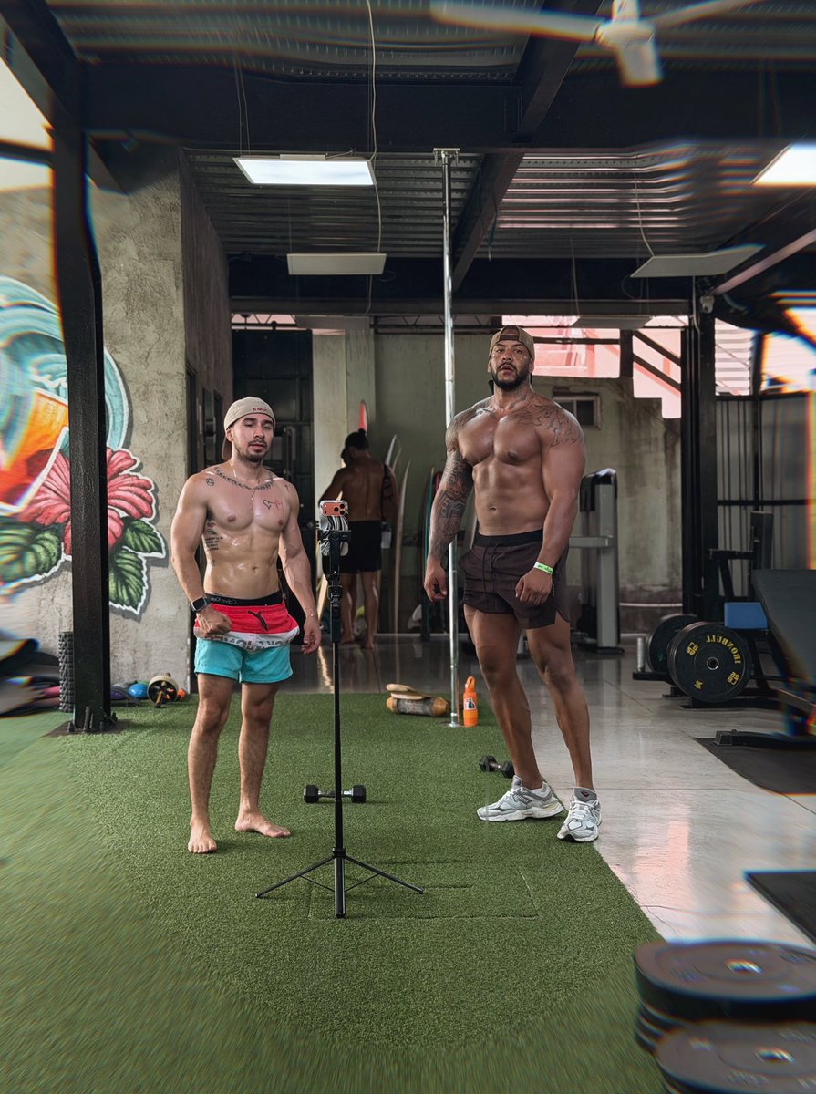 aleoficial93's tweet photo. ⚡️🌊 Transformation… 

Aprendiendo de los mejores, en este chivo spot 🇸🇻 https://t.co/t6KNf4V5x9