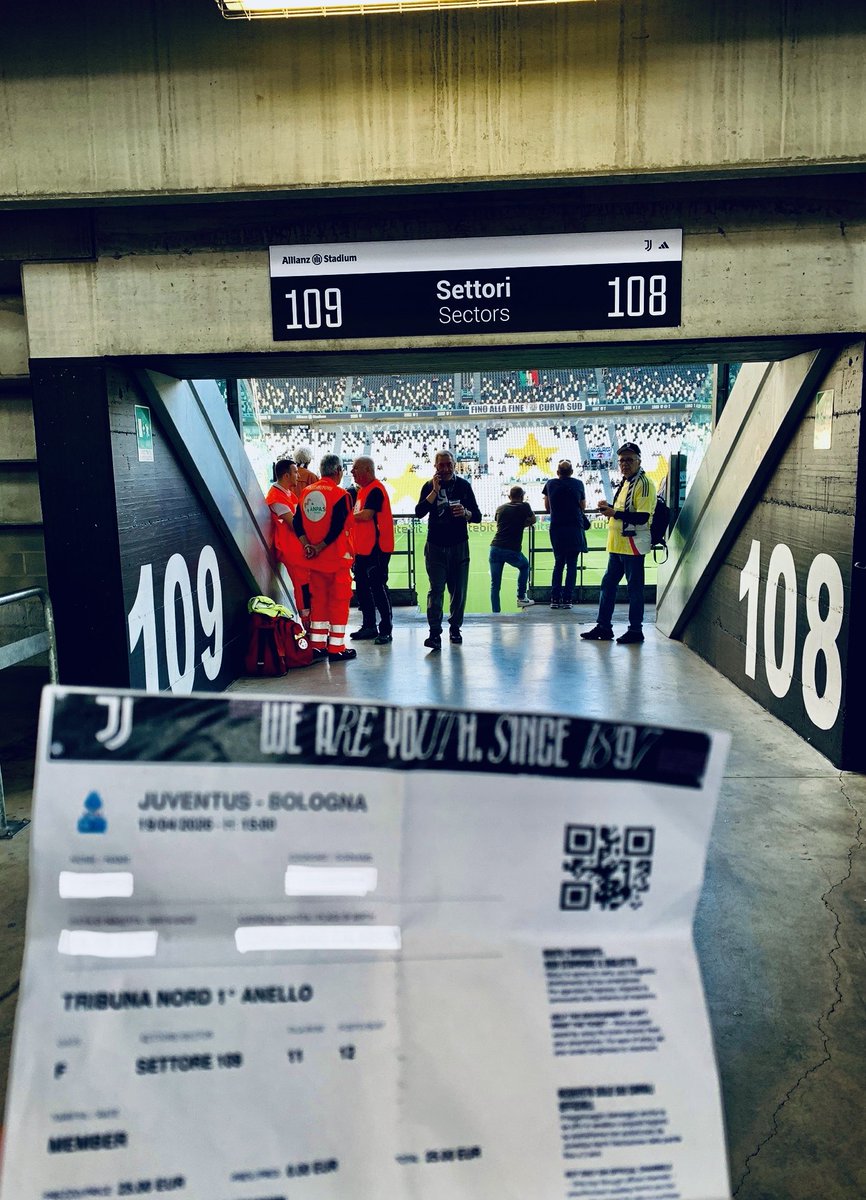 Goldrake1810's tweet photo. 1^ volta allo Juventus Stadium 🏟️ 
Emozione FANTASTICA 😍 e MERAVIGLIOSA 😍… UNICA… come la nostra JUVENTUS 🤍🖤
#finoallafine 💪🏻 #juventus #juve #finoallafineforzajuventus #juventusbologna https://t.co/xPhsnGrCwZ