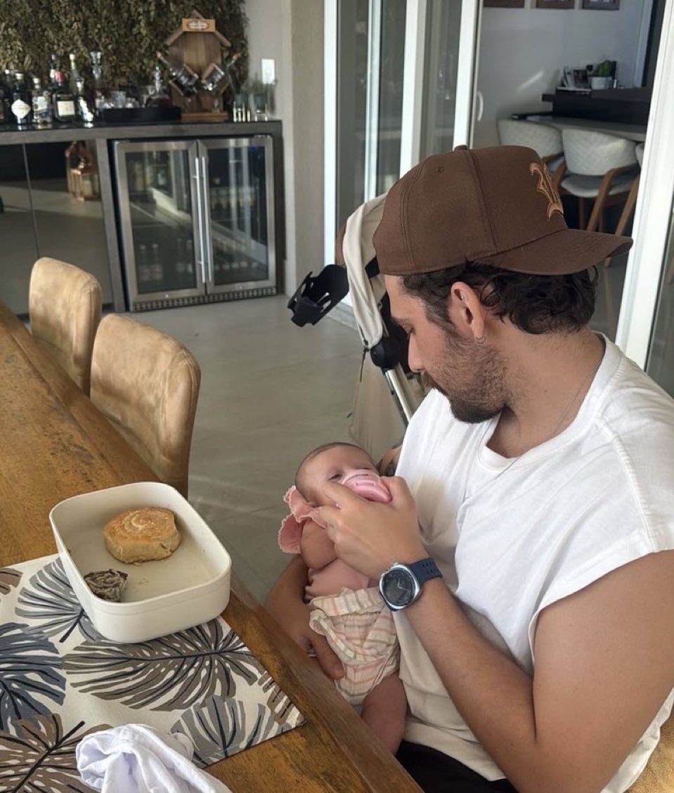 ana 🧬 tweet media