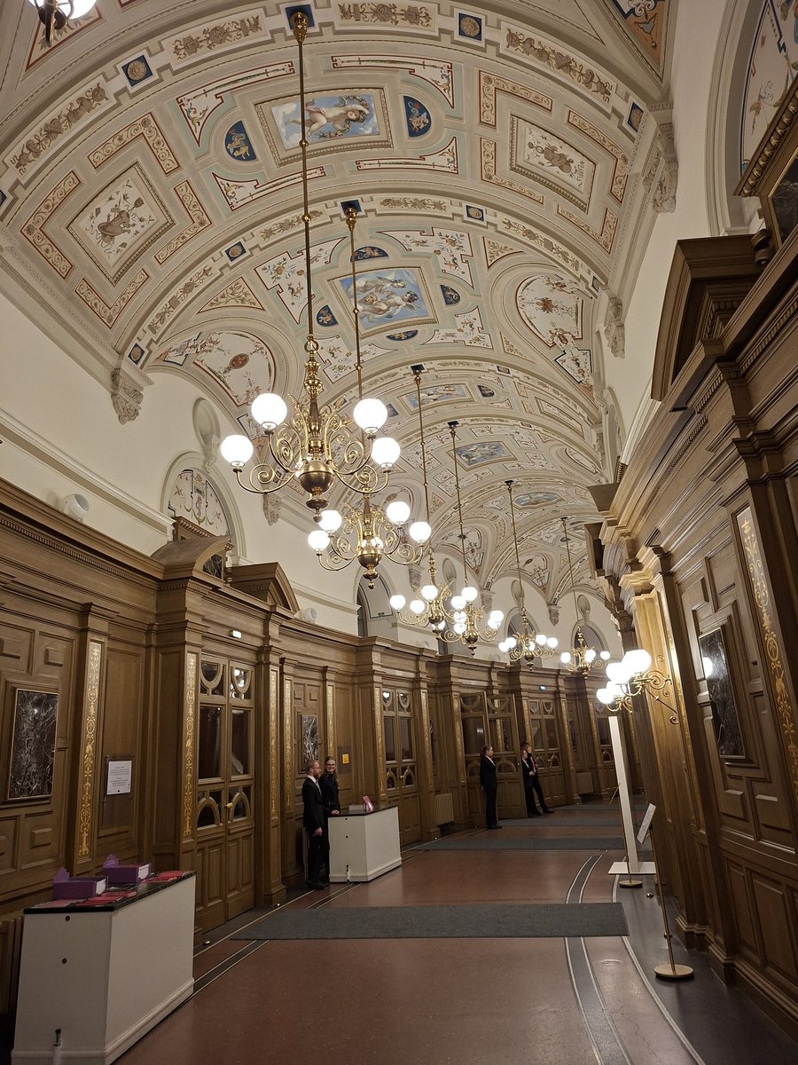 kamfinsa's tweet photo. @MagicalEurope I was there on Friday night for a performance of La Traviata, an unforgettable experience. #Dresden #Semperoper https://t.co/RdbxRPMzca