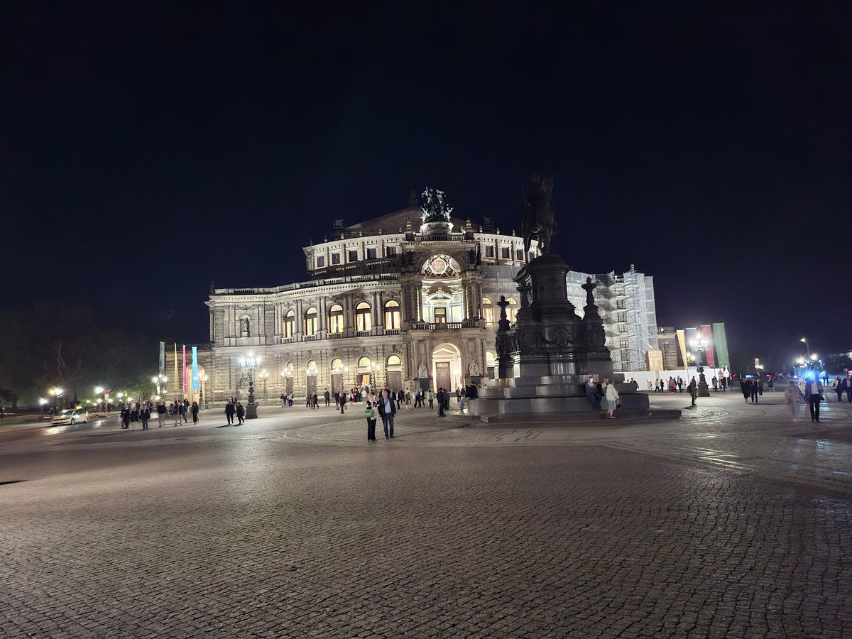 kamfinsa's tweet photo. @MagicalEurope I was there on Friday night for a performance of La Traviata, an unforgettable experience. #Dresden #Semperoper https://t.co/RdbxRPMzca