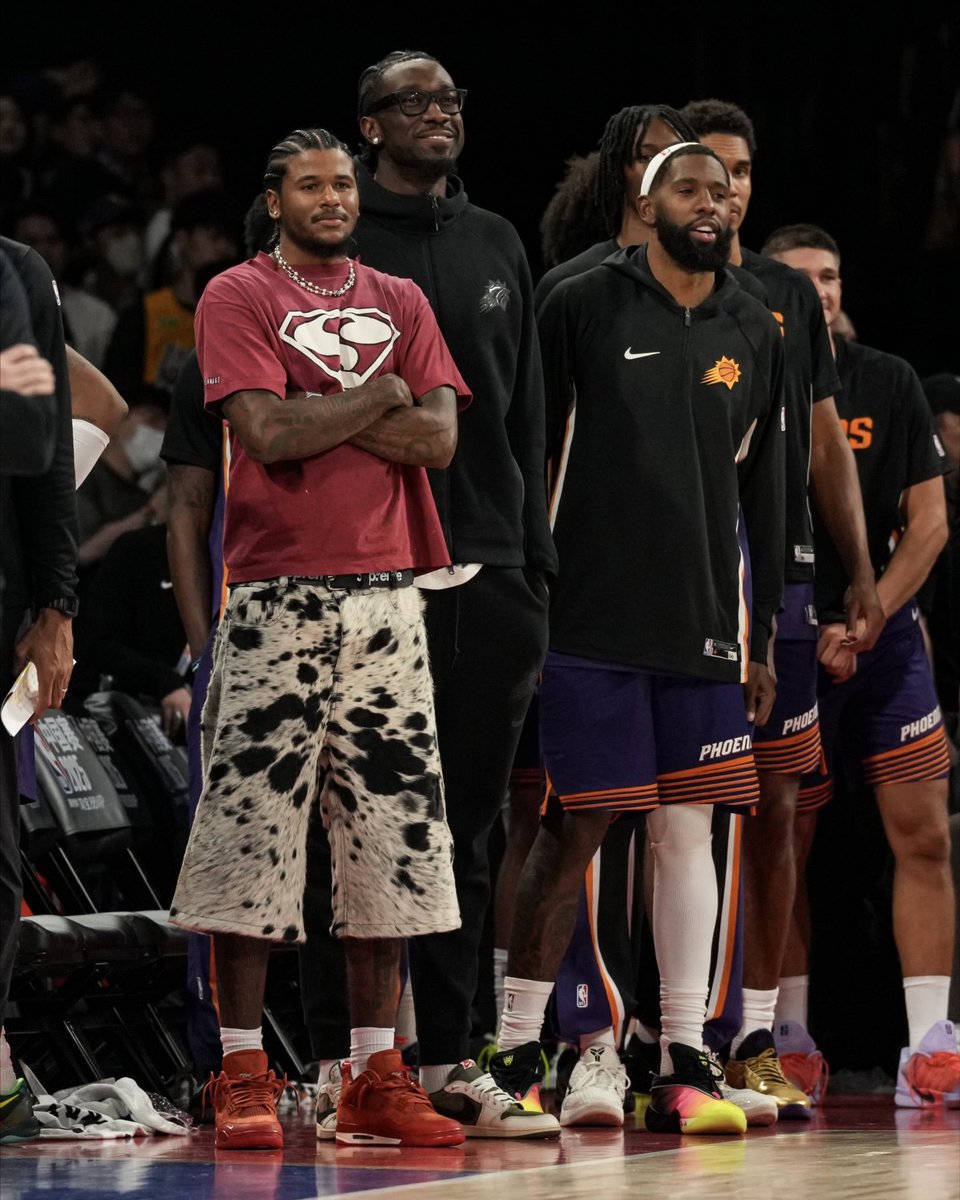 East’on tweet media