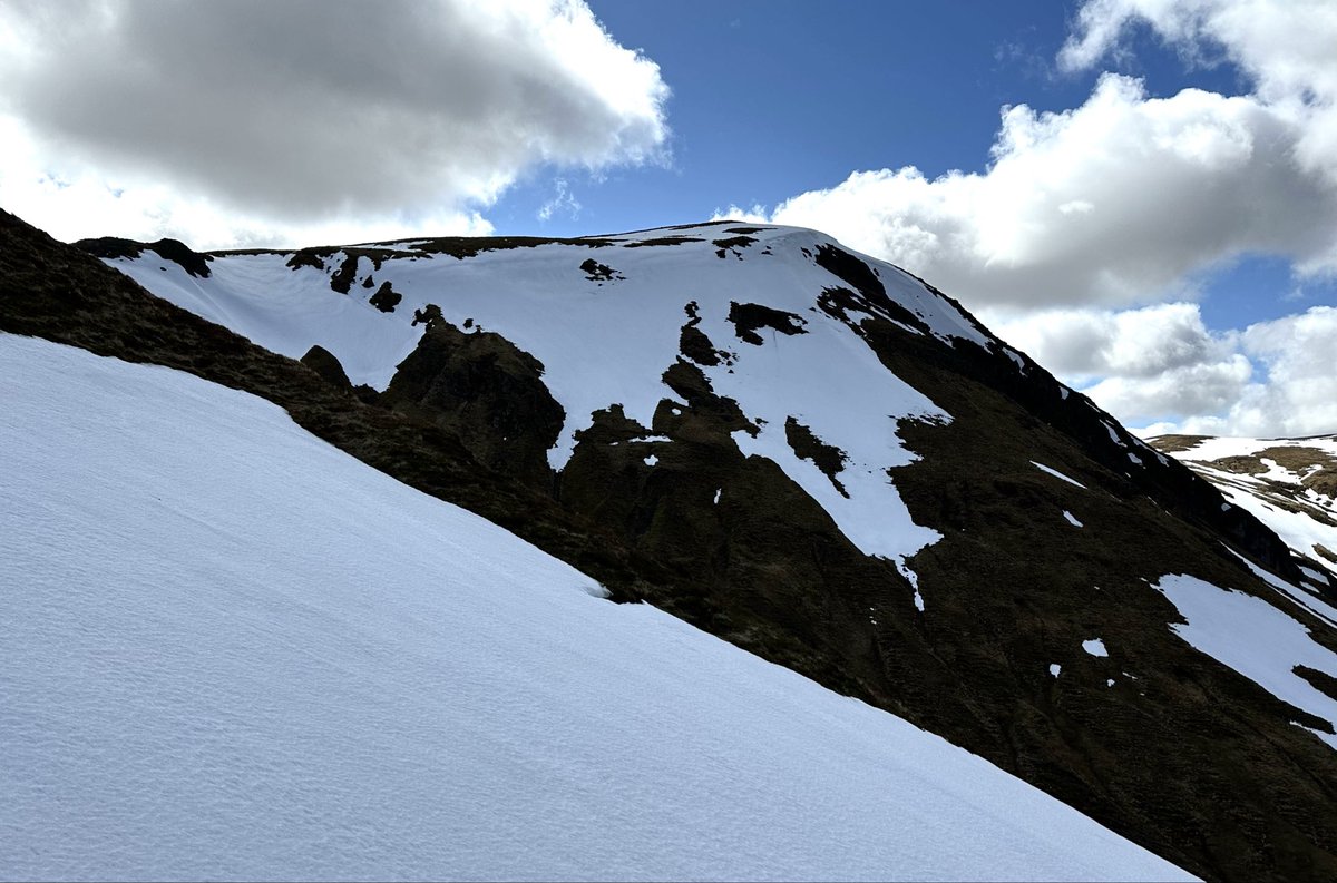 MunroMoonwalker's tweet image. Great day crossing Jock’s Road from
Braemar to Glen Doll #scotland #mountains #cairngorms