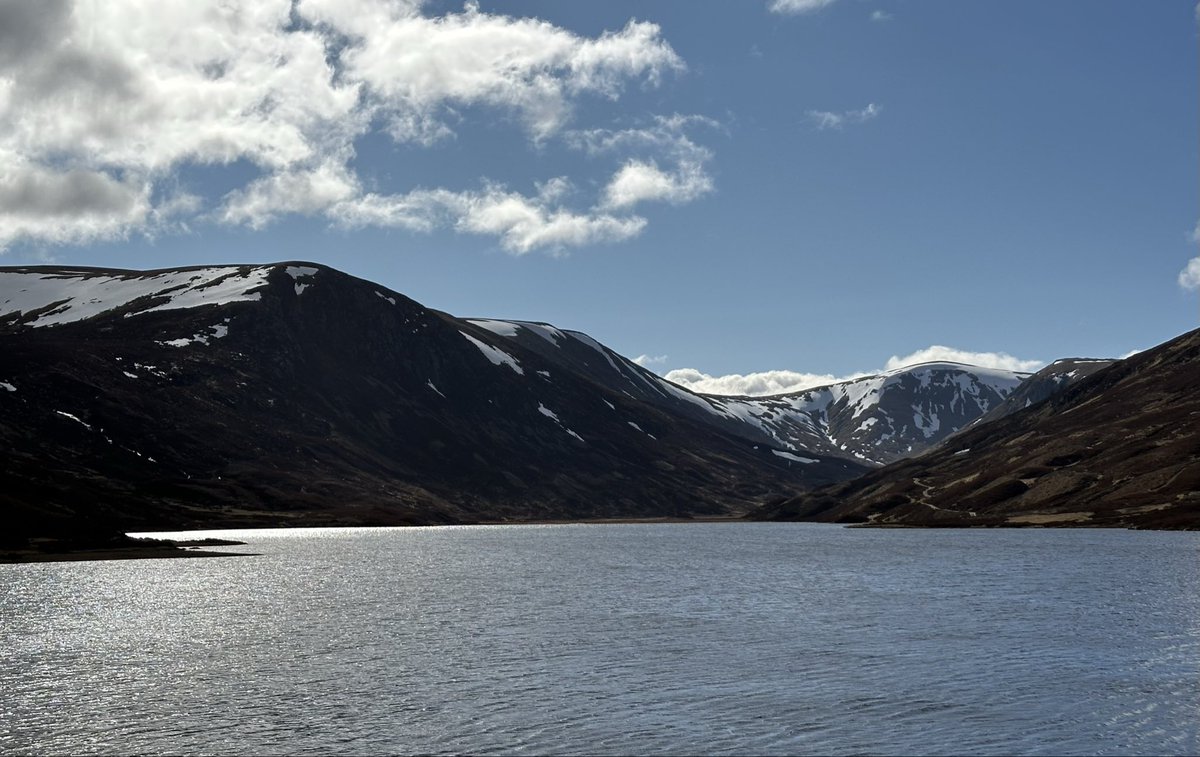 MunroMoonwalker's tweet image. Great day crossing Jock’s Road from
Braemar to Glen Doll #scotland #mountains #cairngorms