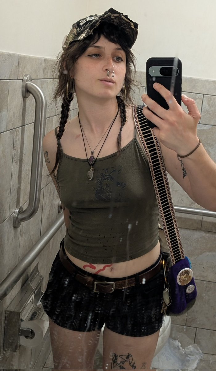 GRIMEMUTT444's tweet photo. ive rly been loving braids recently hehehe https://t.co/5whCVACEsQ