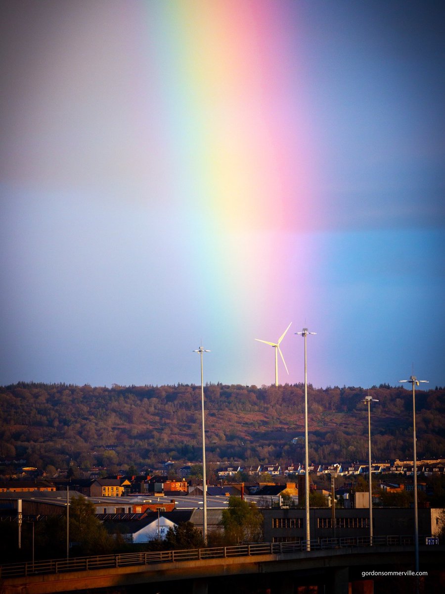 gsommerville27's tweet image. Sunshine and Rainbows.

I’d planned to head out for some photography tonight, but didn’t need to go far. Caught this stunning rainbow right from my window—the fading sun putting on an incredible show of colour.

📍 Glasgow
📸 Canon 5D Mkiii

#Rainbow #Glasgow #Sunset #Colour