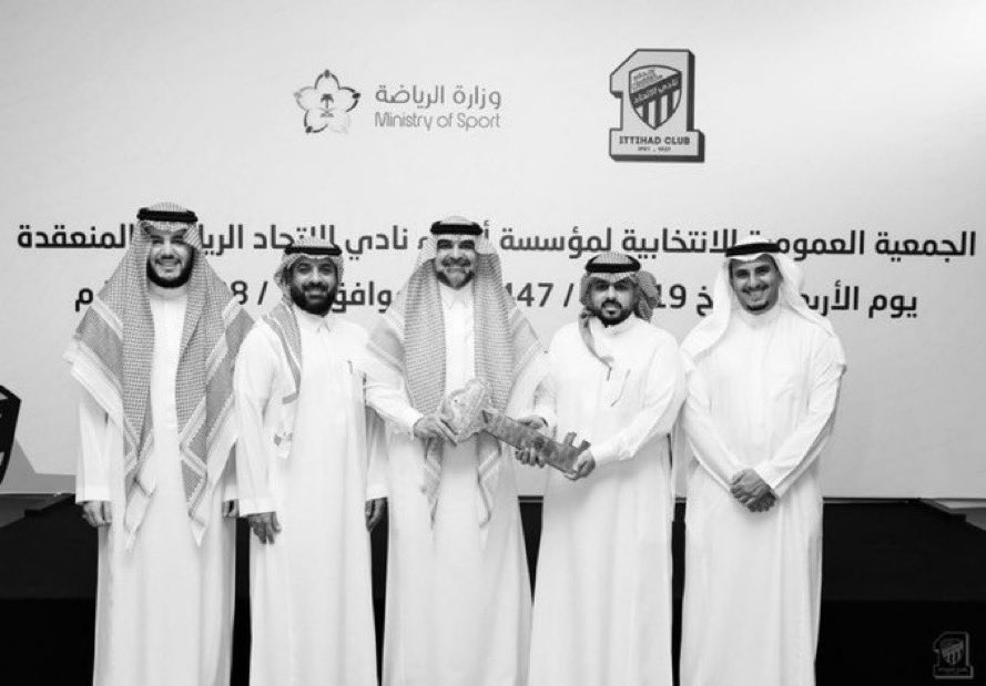 كل فاشل مكانه خارج هذا النادي .. 
و مثل ما رفض المدرج عودة فاشلين مجددًا للنادي
نفس المدرج بيرفض اي دقيقة تأخير لمغادرتكم .. 
احفظوا ماء وجهكم و غادروا المشهد قبل نهاية الموسم

هذا الفريق يحتاج عمل 3 اضعاف اي نادي منافس
و لا عمل يبدأ مع ادوات فشل ..

الوقت كافي قبل الصيف لإعادة
