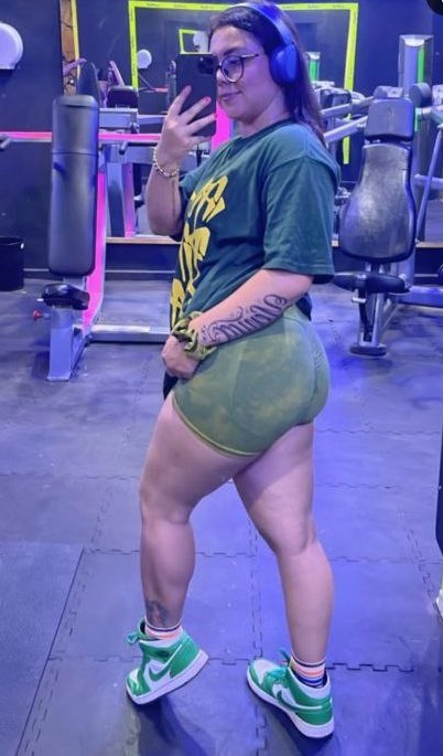 MendivilLu85556's tweet photo. Dónde se le ve más grande el culo de mi hermana mi favorita es la primera 🍌💦 https://t.co/GUhm5pHIJL