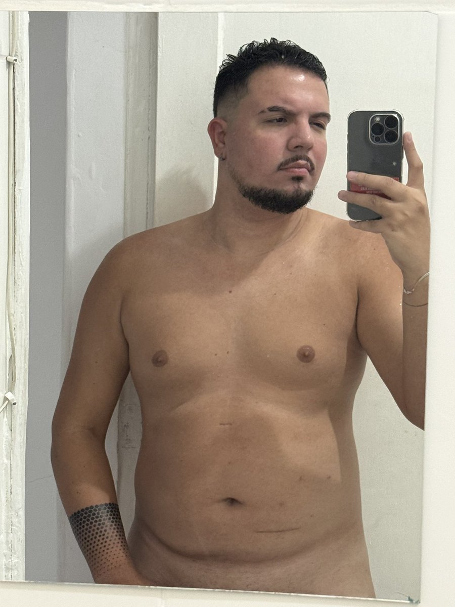 edivdsantos's tweet photo. Estou com o corpo que o pessoal só acha bonito na internet https://t.co/UonqH8vaJl