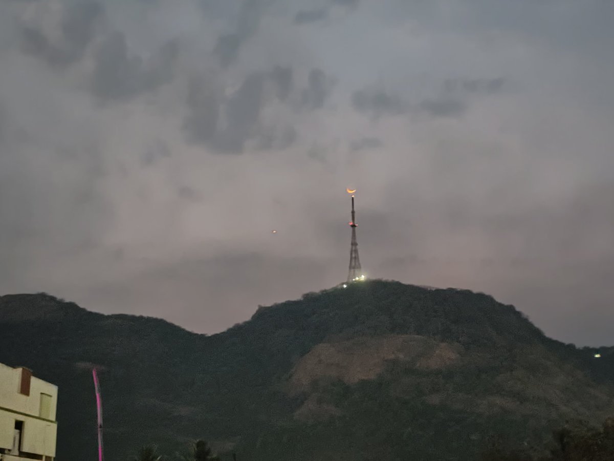 MushuAhmed_TDP's tweet photo. It was perfect timing but I wish I had a professional camera. 
@kameshkrao 
#Perfectshot 
#Kondapalli https://t.co/MAztjs8TML