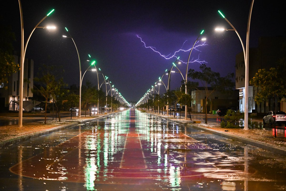 AbdullahAlaksha's tweet photo. امطار تاريخية ١٩ ابريل ٢٠٢٦ #عنيزة 

اللهم في هذا المطر نسألك أن تجعلنا أسعد خلقك، وحقق أمانينا، واشرح صدورنا 💙 https://t.co/AUWX0ZlwJx
