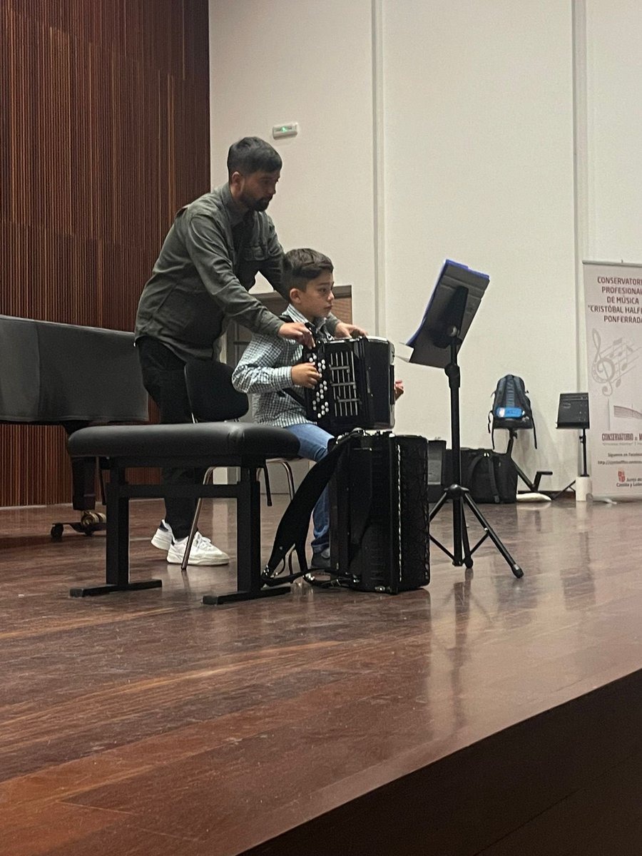 NikTanaskovic's tweet photo. Maravillosa experiencia en el Conservatorio de Ponferrada! https://t.co/ewSVJIjhlX