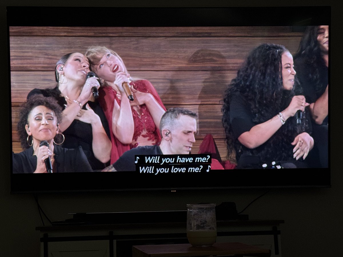 GLauren89's tweet image. Letting mother sing Betty to my sourdough starter ✨Betty✨ hoping she rises stronger and full of love @taylornation13 #TSTheErasTour