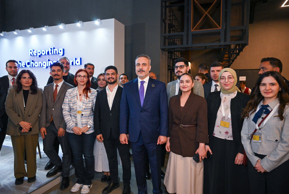 aa_kurumsal's tweet image. Dışişleri Bakanı Hakan Fidan, #AA'nın "Global İletişim Ortağı" olduğu  Antalya Diplomasi Forumu (ADF) 2026 kapsamında #AA standını ziyaret etti. Fidan, AA standında yer alan  "15 Temmuz Anı Odası"nı da gezdi.

v.aa.com.tr/3911420

#AnadoluAjansı