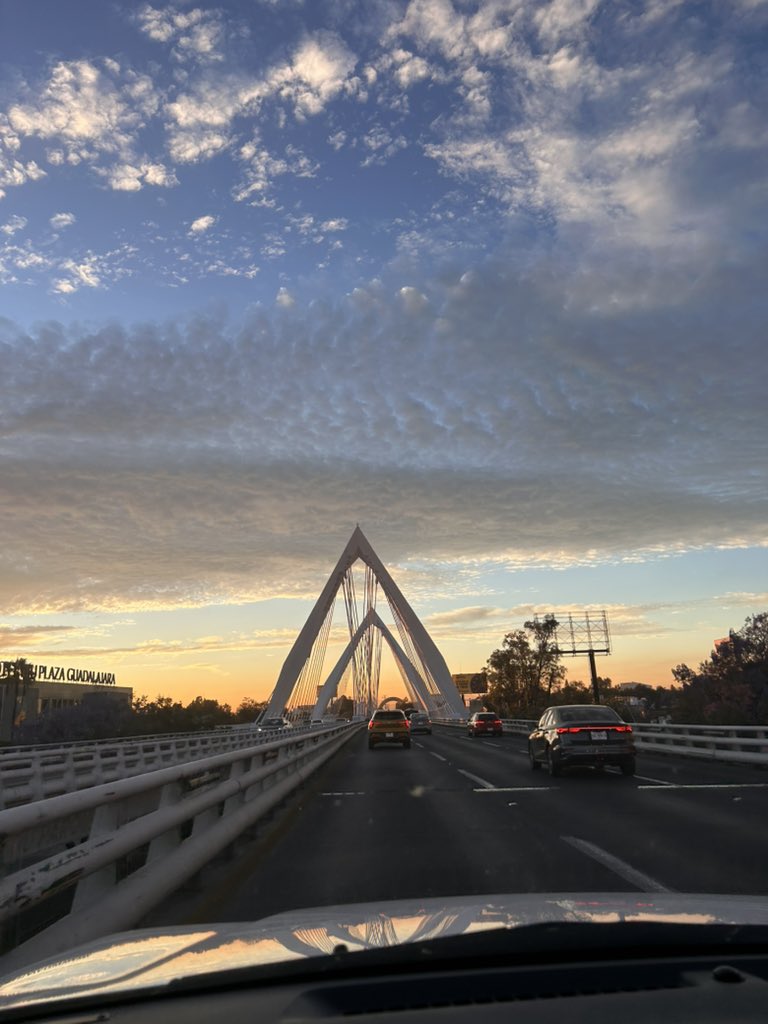 Cada mañana le doy gracias a Dios por el privilegio de abrir los ojos y encontrarme con este espectáculo… así, sin más mérito que existir.