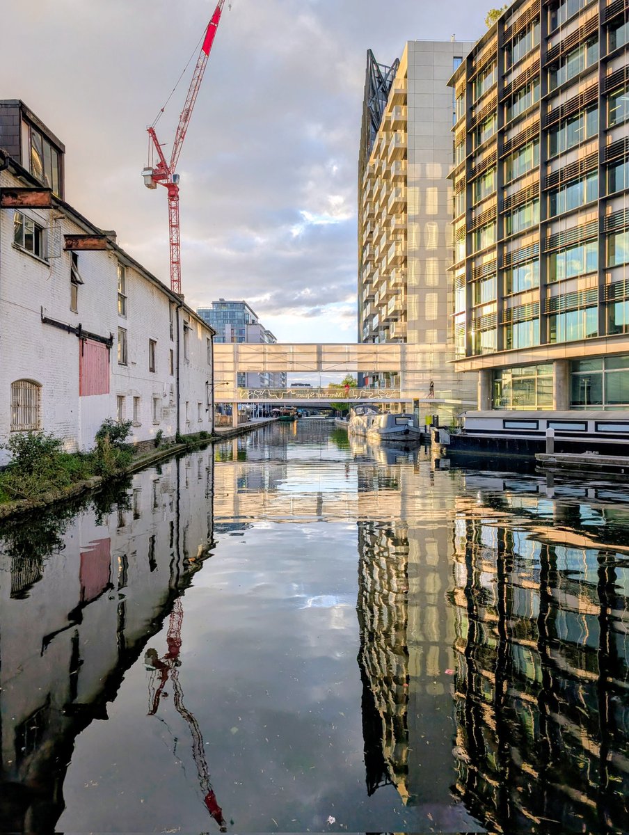 chodhound's tweet photo. Late evening sun on the canal near Paddington https://t.co/aosaS6Qljc