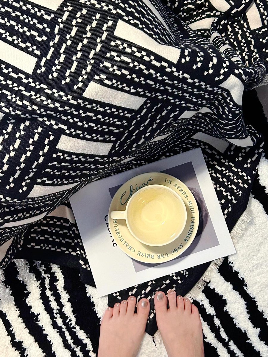 Younique Girl 2015 tweet media