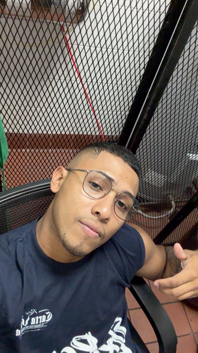 unstoppabletheo's tweet photo. Without///With… Corte..😗🤟🏾✨ https://t.co/quoeWziPXh
