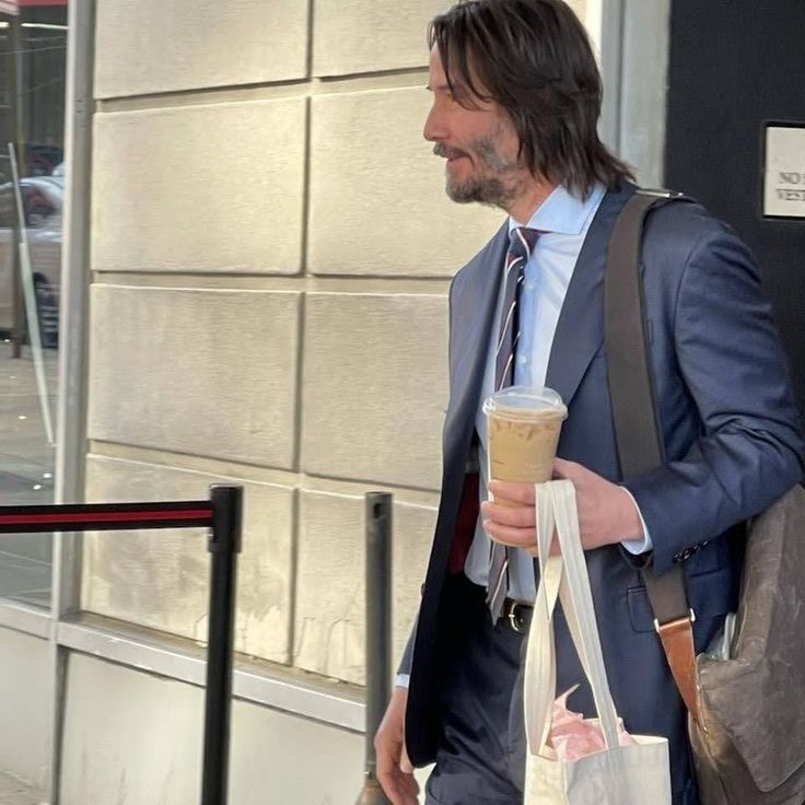 Real Keanu Reeves tweet media